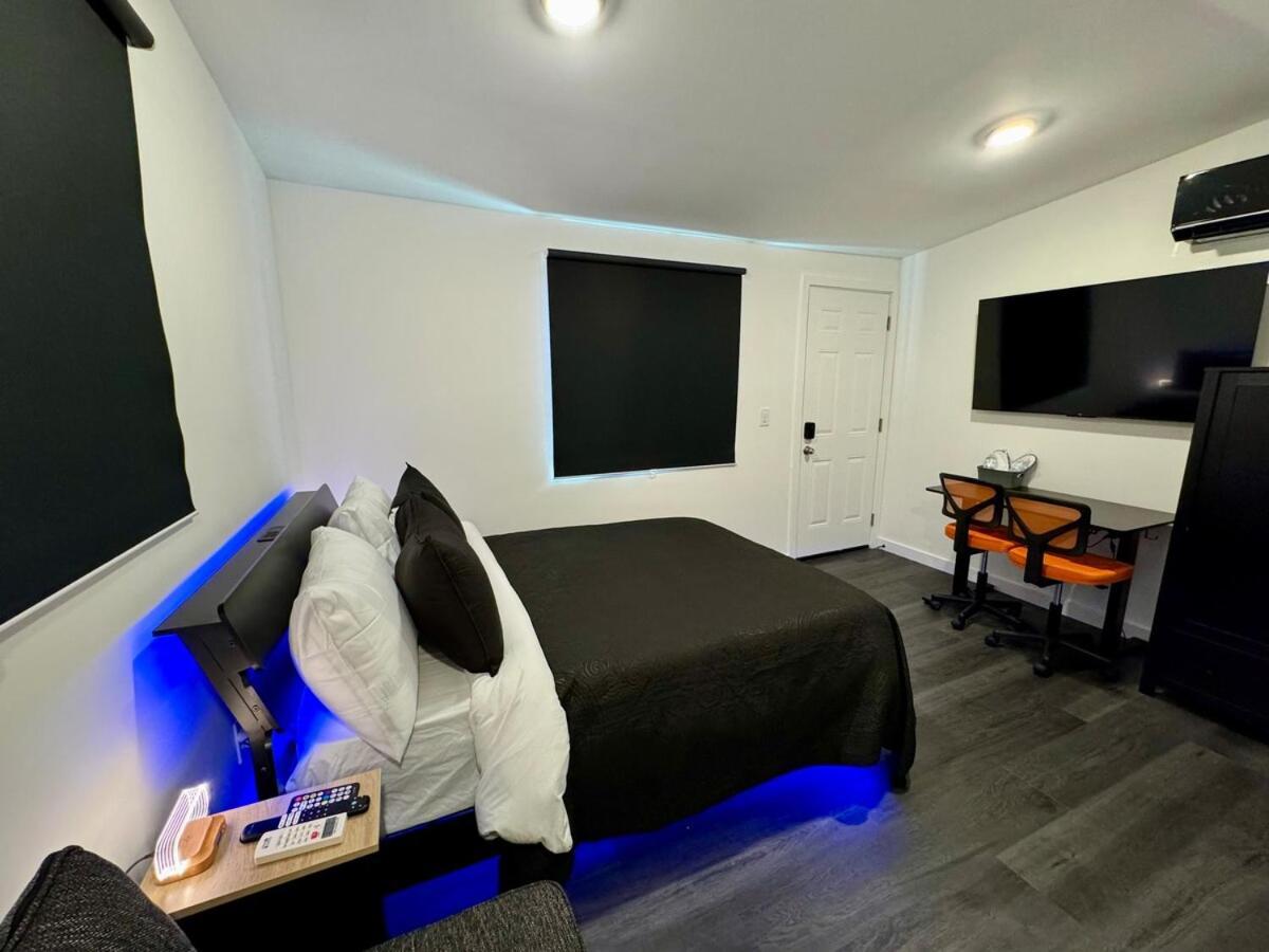 Your Downtown Cozy Studio With Backyard Unit C Phoenix Bagian luar foto