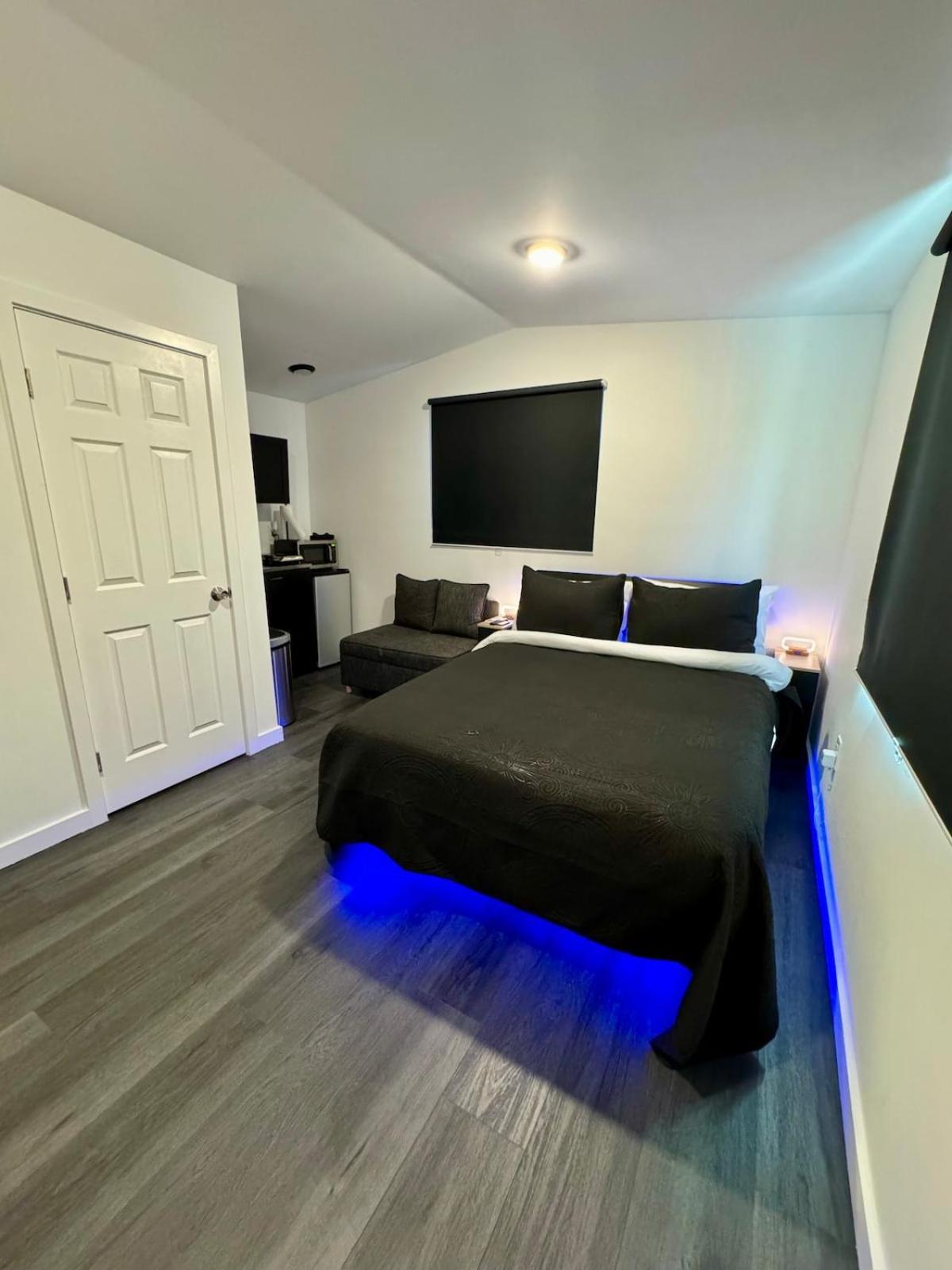 Your Downtown Cozy Studio With Backyard Unit C Phoenix Bagian luar foto