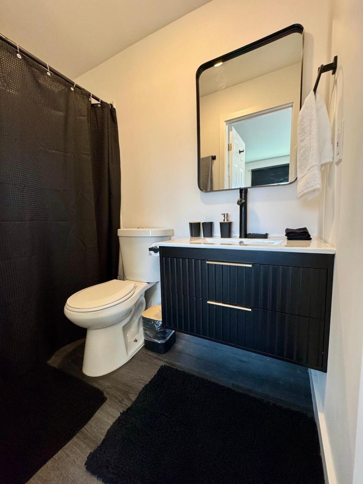 Your Downtown Cozy Studio With Backyard Unit C Phoenix Bagian luar foto
